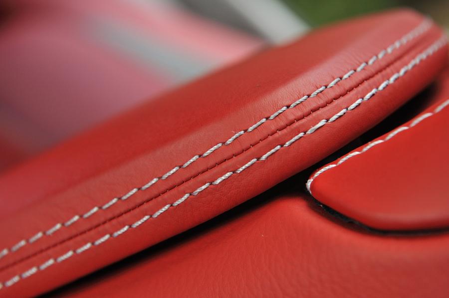 Детали интерьера Aston Martin Vanquish 2012 года  (NA) (фото 4 из 182)